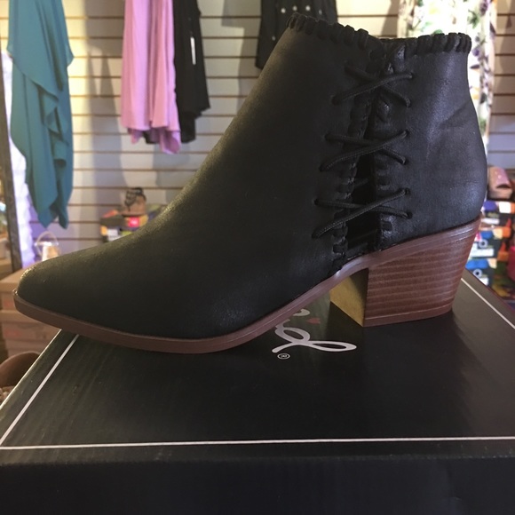 Last 1 Size 6 Qupid Black Distressed Black Bootie - Picture 5 of 7